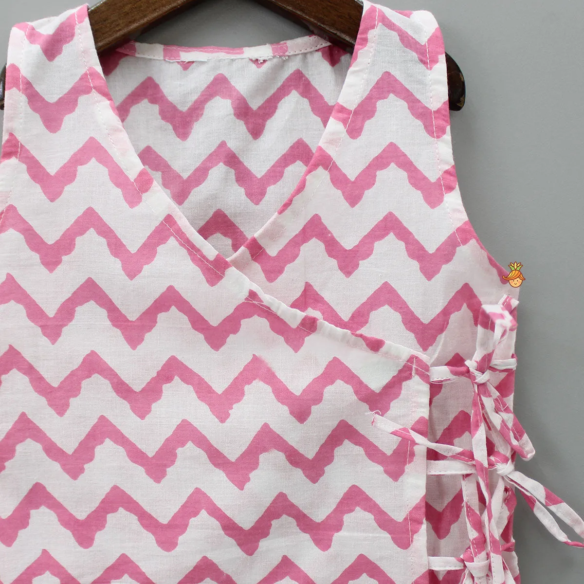 Chevron Printed Pink And White Triple Side Knot Jhabla