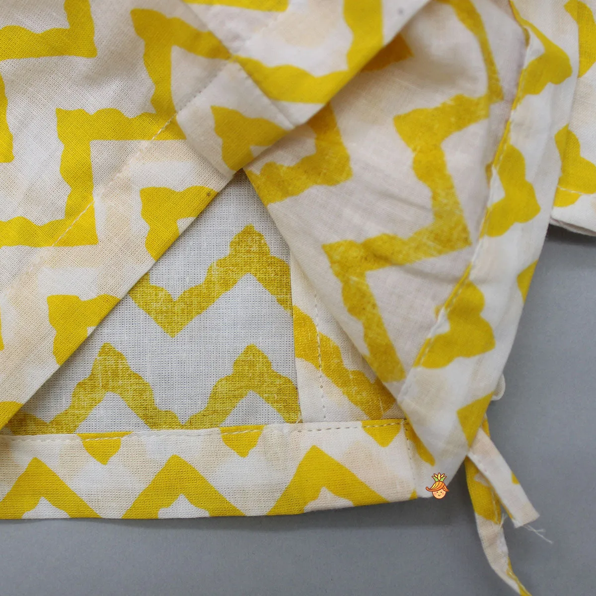 Chevron Printed Yellow and White Jhabla with Triple Side Knot