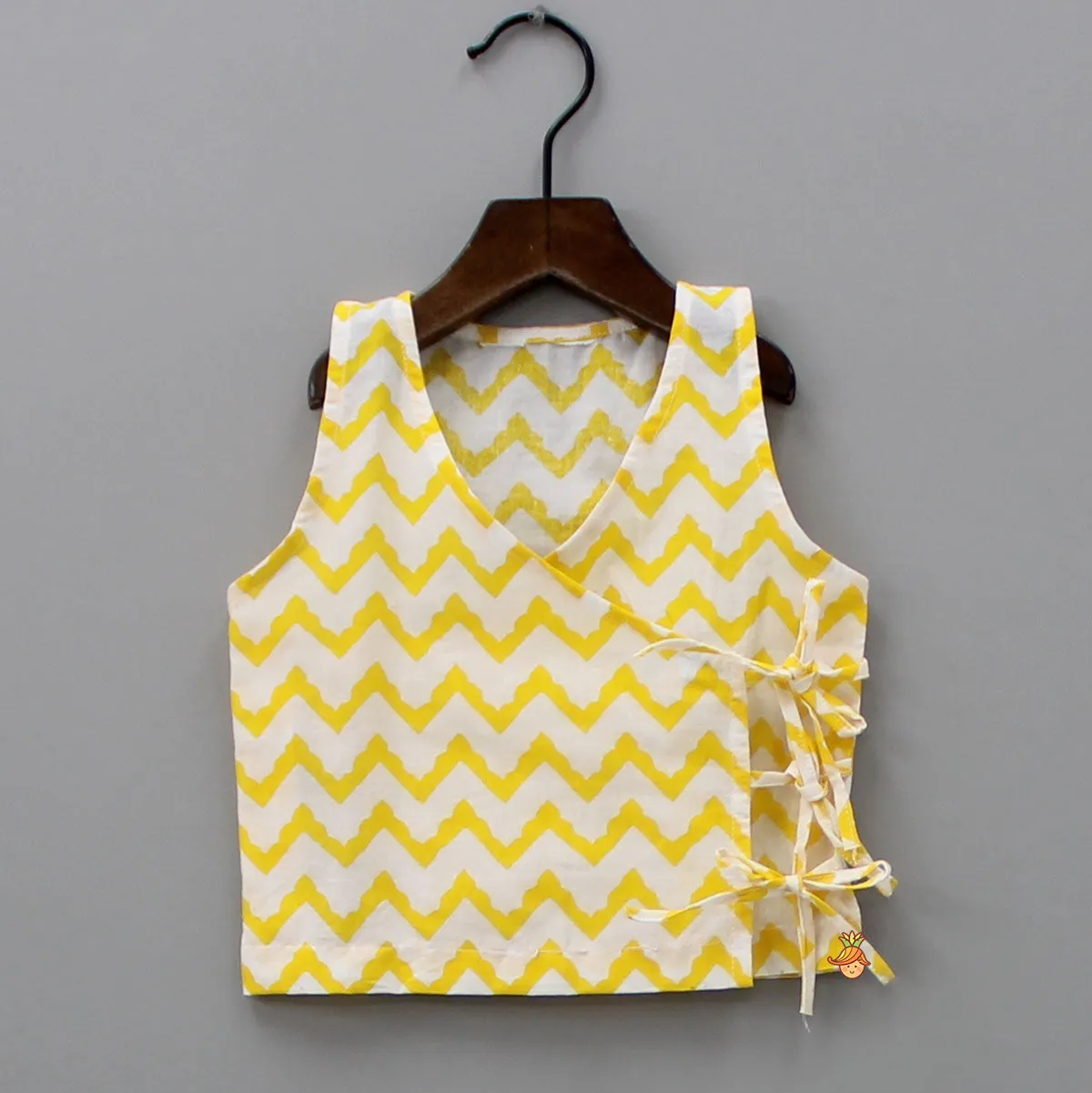 Chevron Printed Yellow and White Jhabla with Triple Side Knot