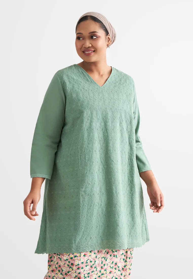 Eiliyah Raya Eyelet Collection Long Kurung Top - Green