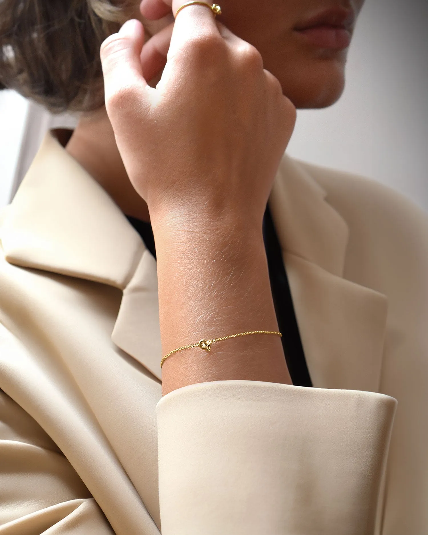 Le Knot drop bracelet gold