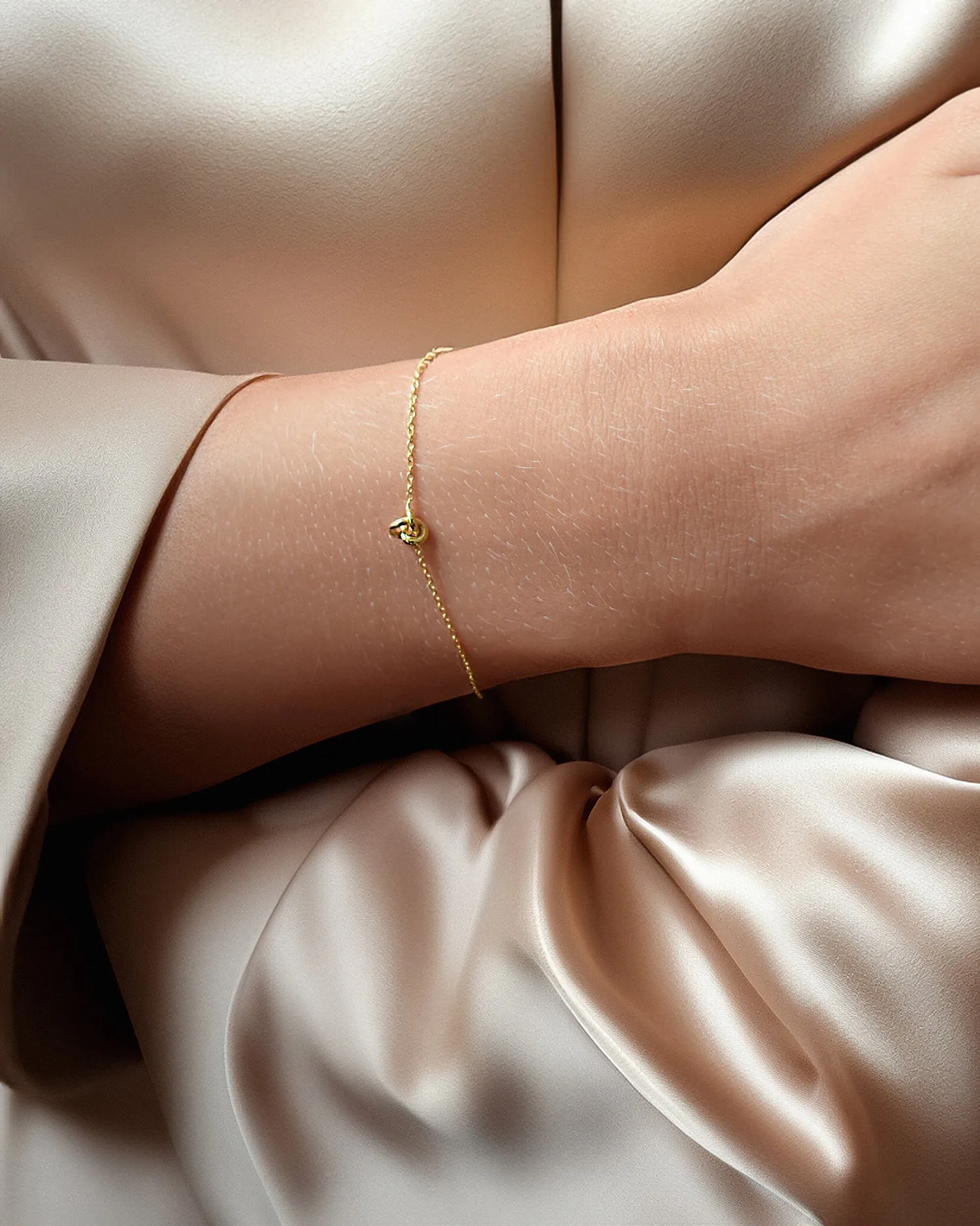 Le Knot drop bracelet gold