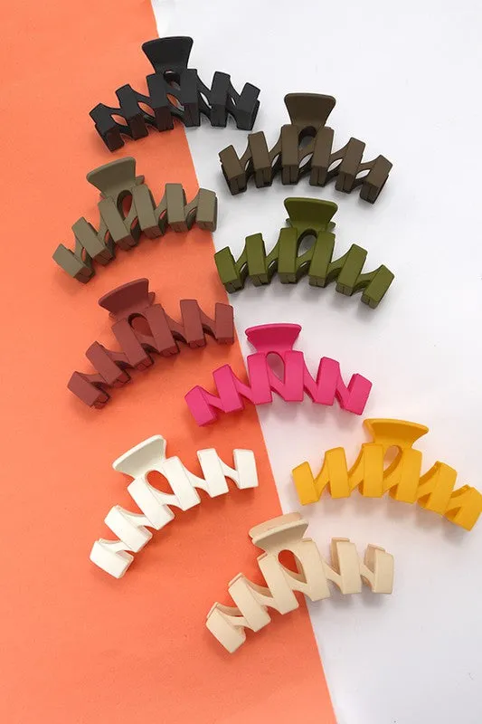 The Ella Jumbo Wavy Hair Claw Clip